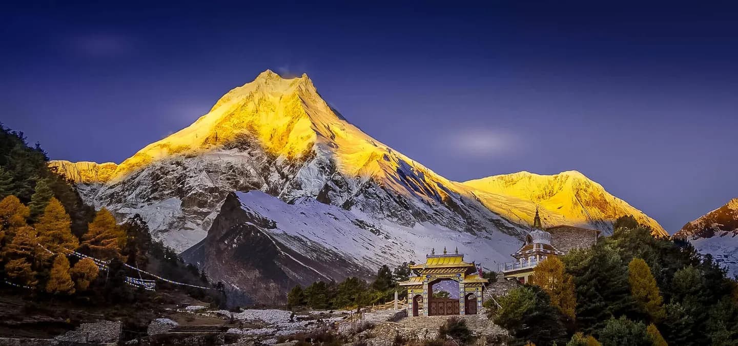 Manaslu Circuit Trek hero image